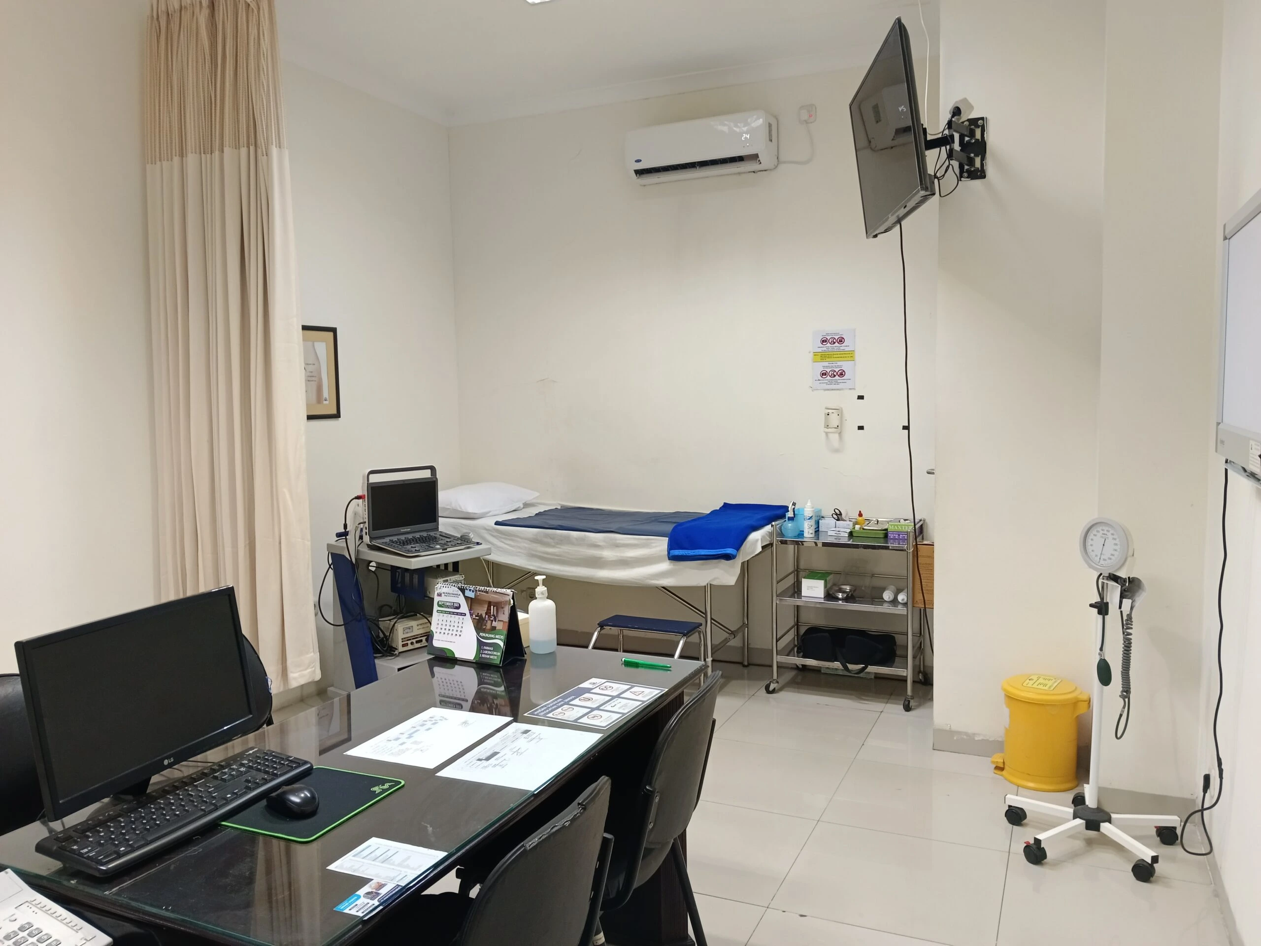 ruang pemeriksaan ruangan konsultasi klinik aborsi jakarta